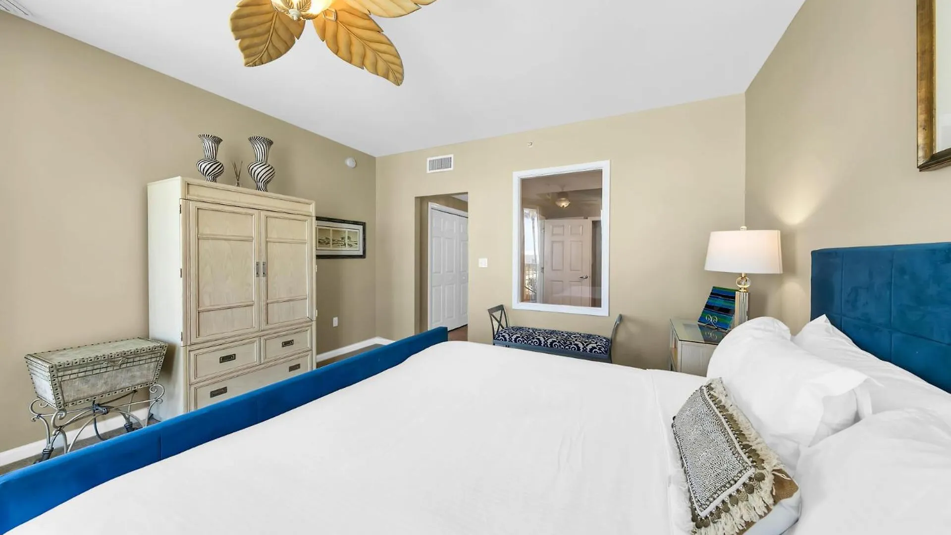 Beautiful Spacious Penthouse 2 Story Beach Front Condo Sleeps 12! Destin