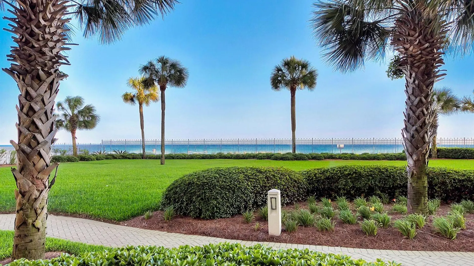 Beautiful Spacious Penthouse 2 Story Beach Front Condo Sleeps 12! Destin