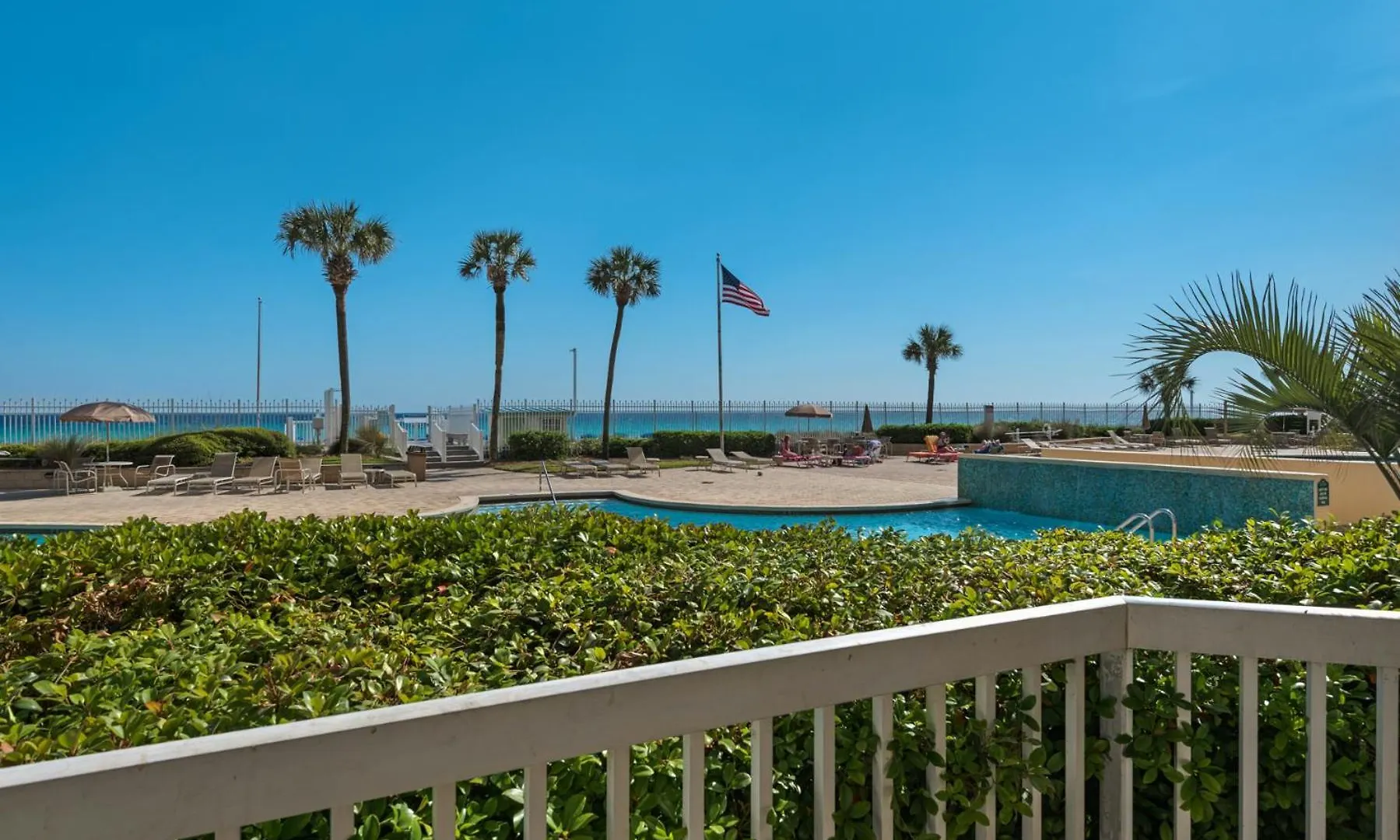 Beautiful Spacious Penthouse 2 Story Beach Front Condo Sleeps 12! Destin Holiday home