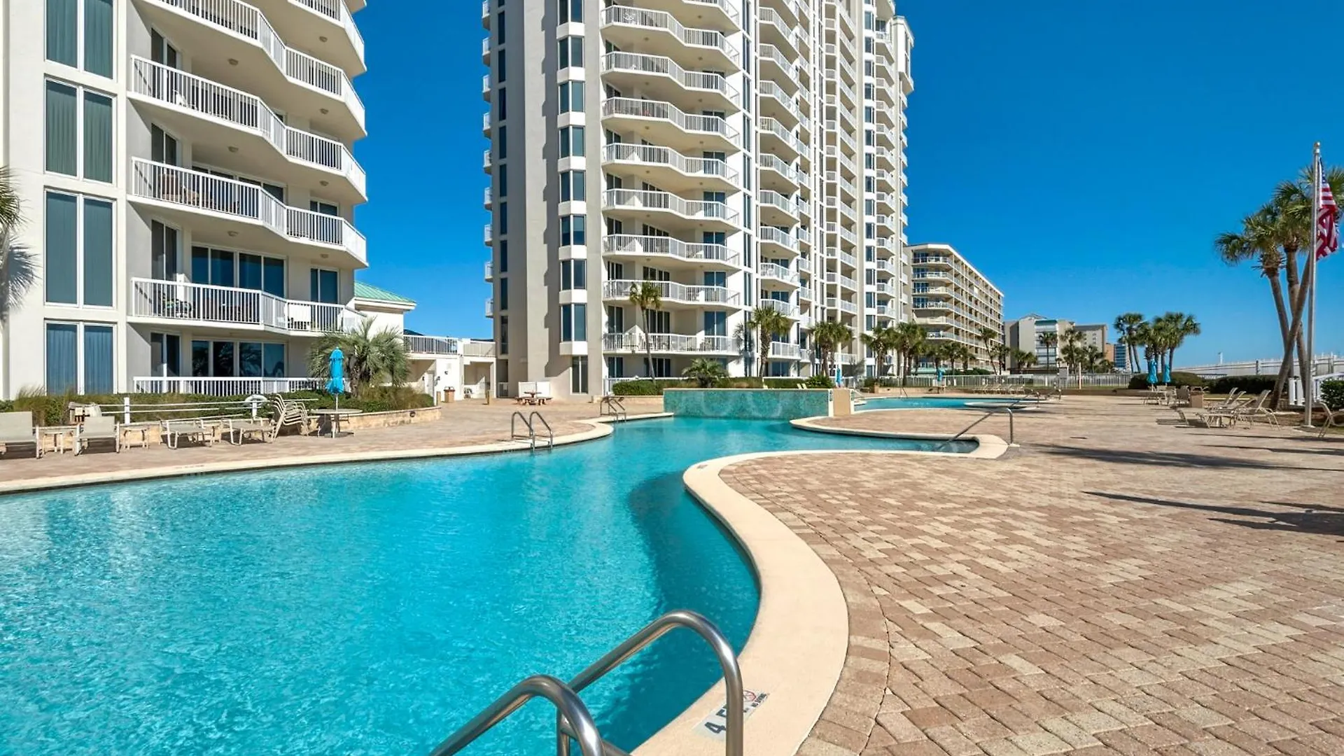 Beautiful Spacious Penthouse 2 Story Beach Front Condo Sleeps 12! Destin Holiday home
