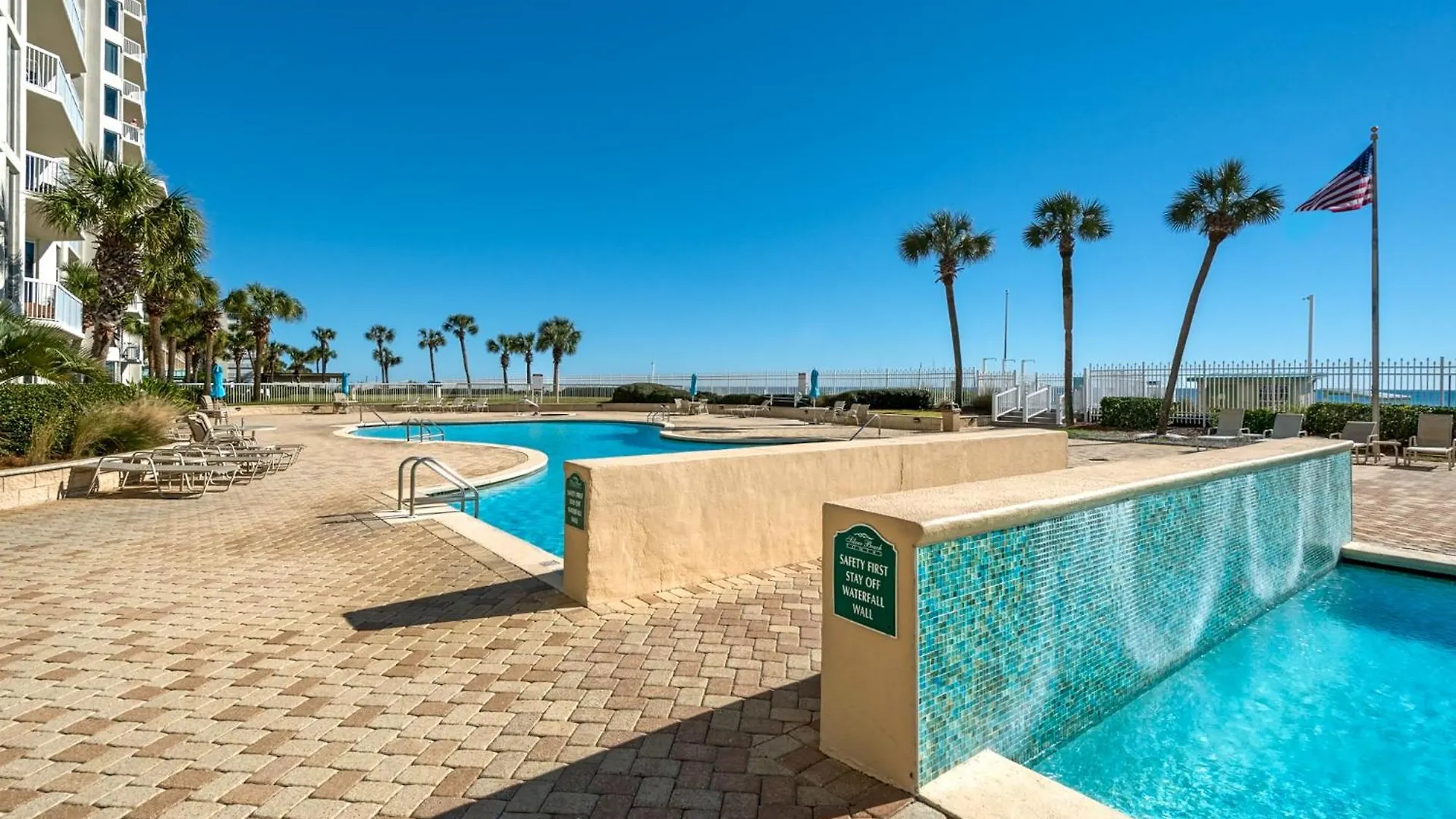 Beautiful Spacious Penthouse 2 Story Beach Front Condo Sleeps 12! Destin Holiday home