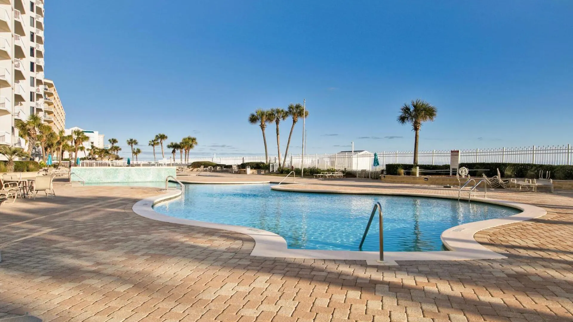 Beautiful Spacious Penthouse 2 Story Beach Front Condo Sleeps 12! Destin Holiday home