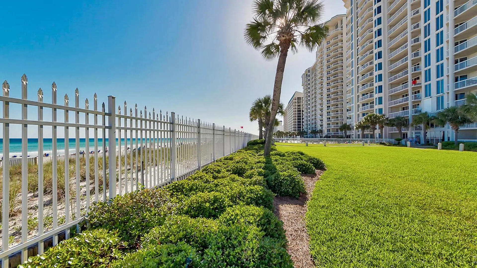 Beautiful Spacious Penthouse 2 Story Beach Front Condo Sleeps 12! Destin Holiday home