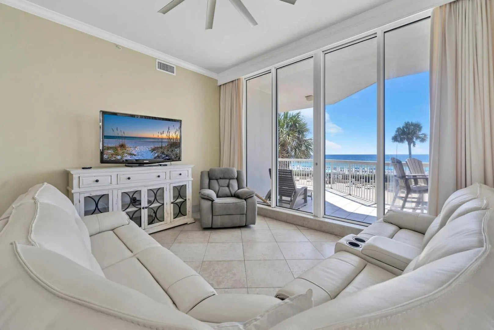 Beautiful Spacious Penthouse 2 Story Beach Front Condo Sleeps 12! Destin Holiday home