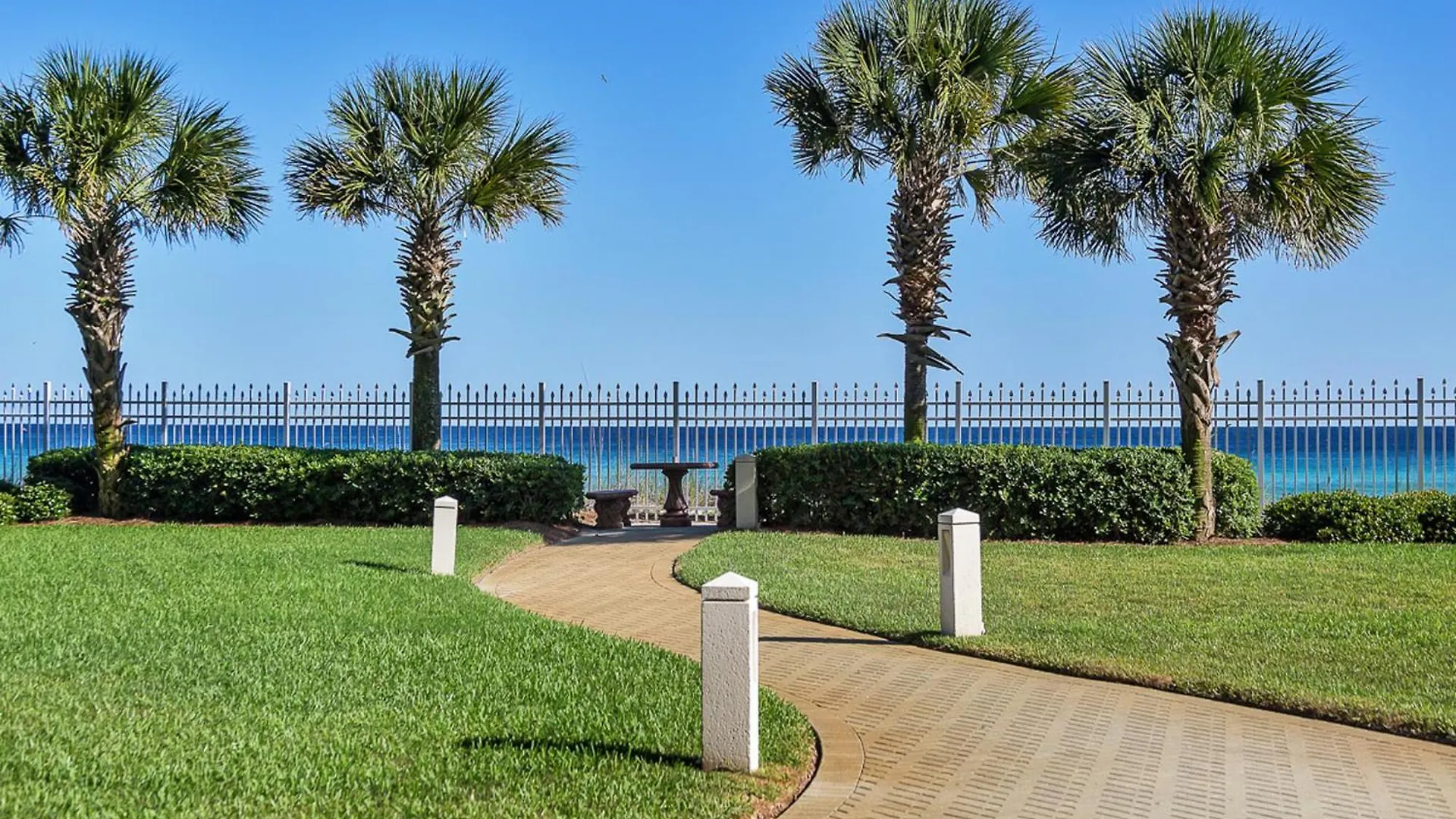 Beautiful Spacious Penthouse 2 Story Beach Front Condo Sleeps 12! Destin