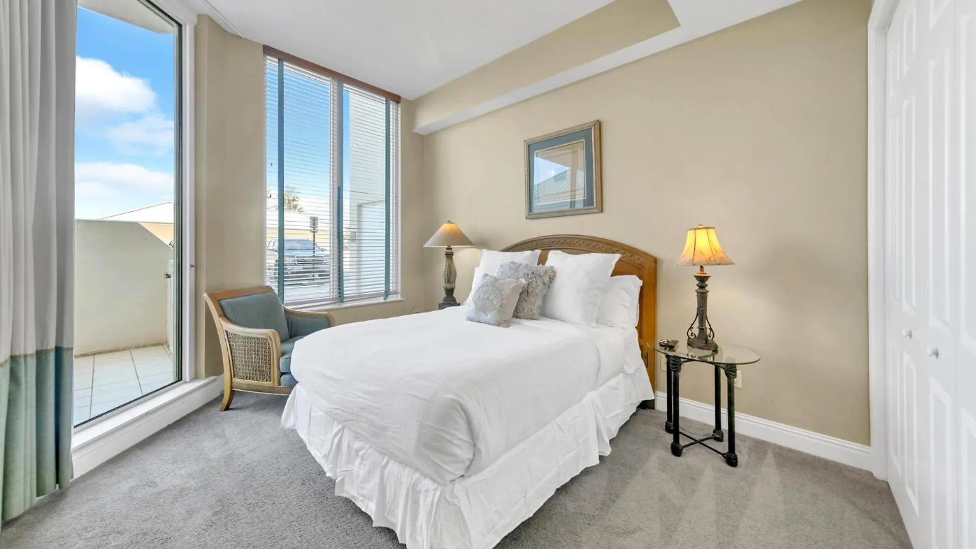 Beautiful Spacious Penthouse 2 Story Beach Front Condo Sleeps 12! Destin