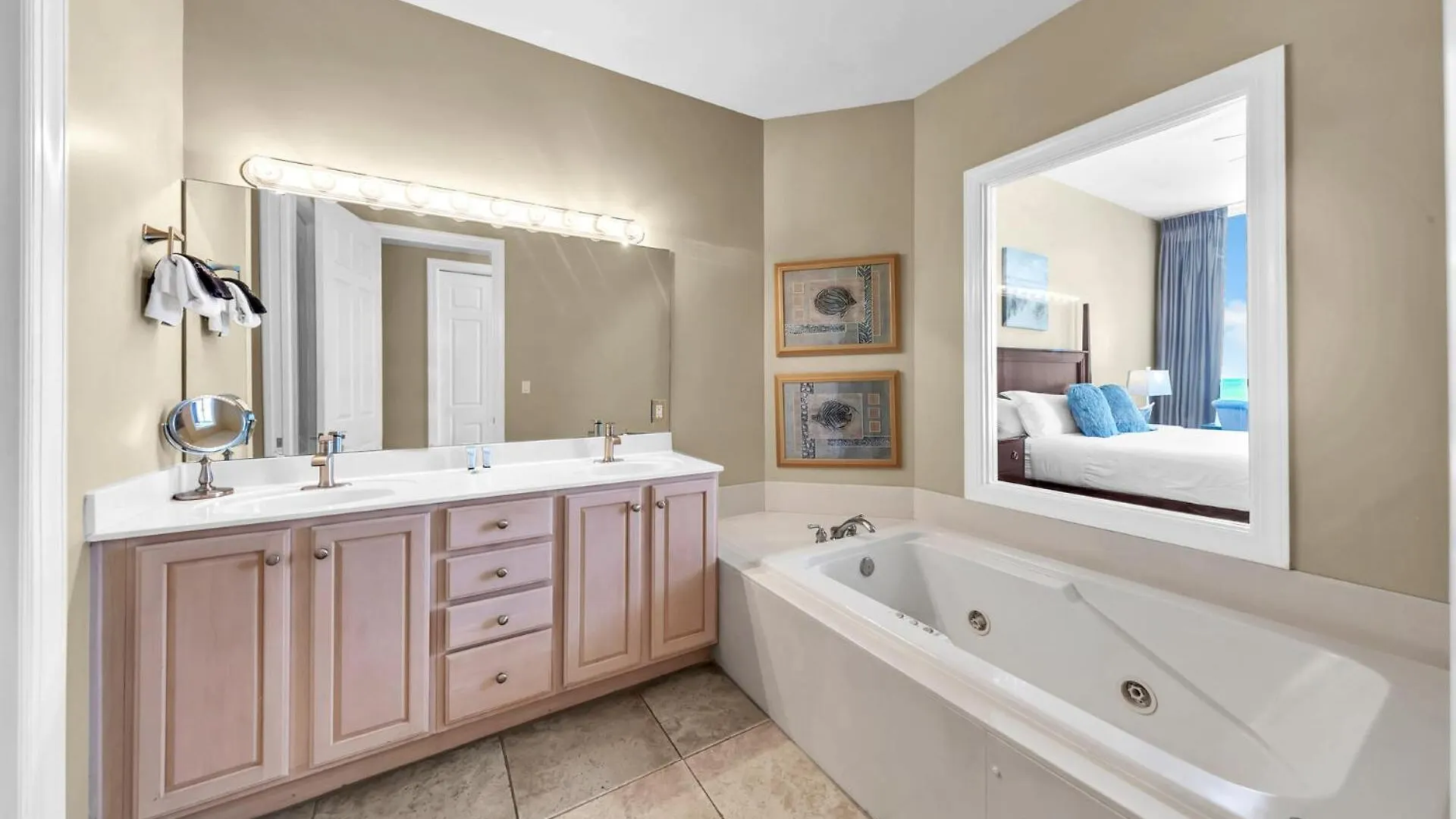 Holiday home Beautiful Spacious Penthouse 2 Story Beach Front Condo Sleeps 12! Destin