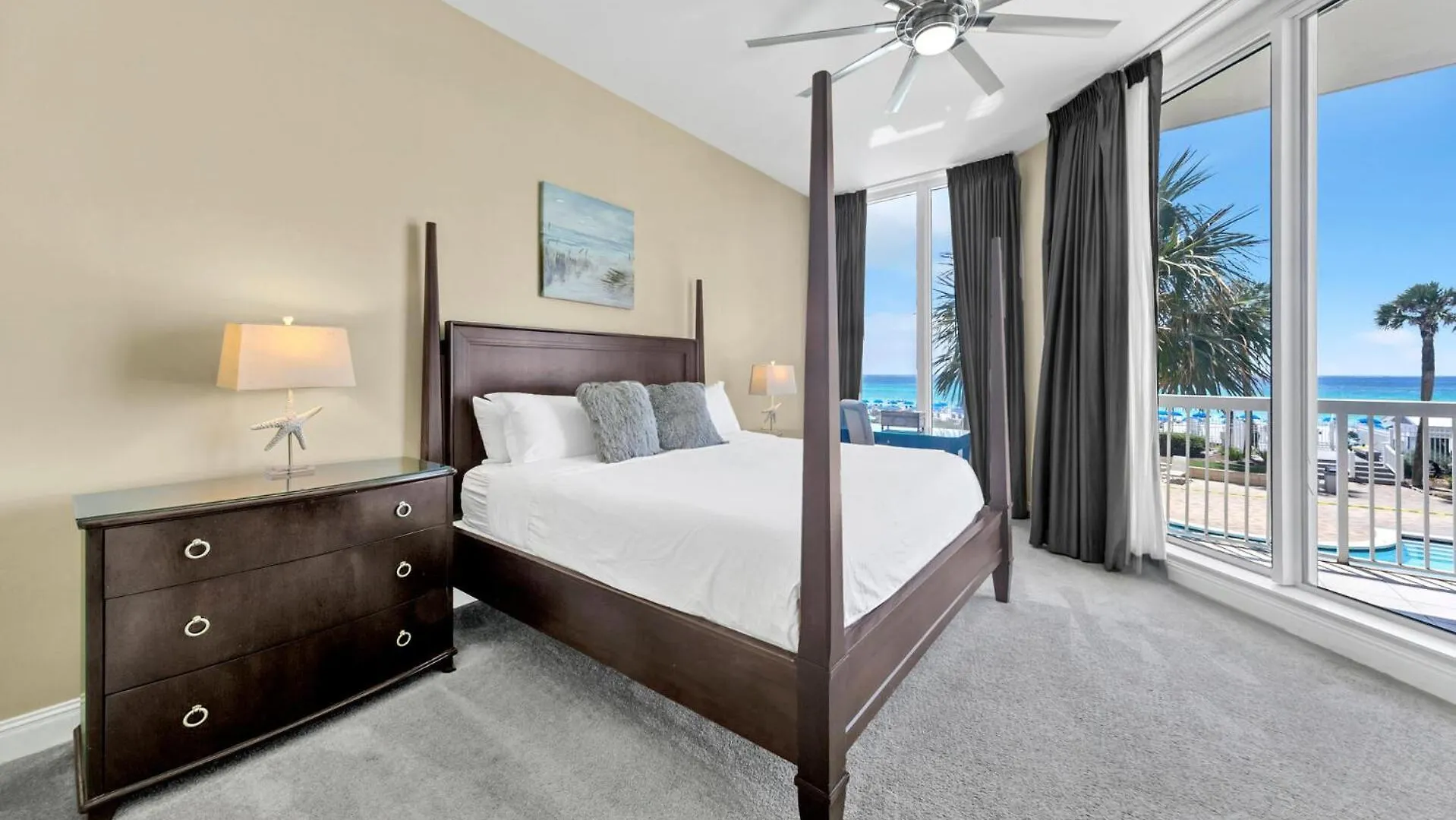 Beautiful Spacious Penthouse 2 Story Beach Front Condo Sleeps 12! Destin 0*,  United States
