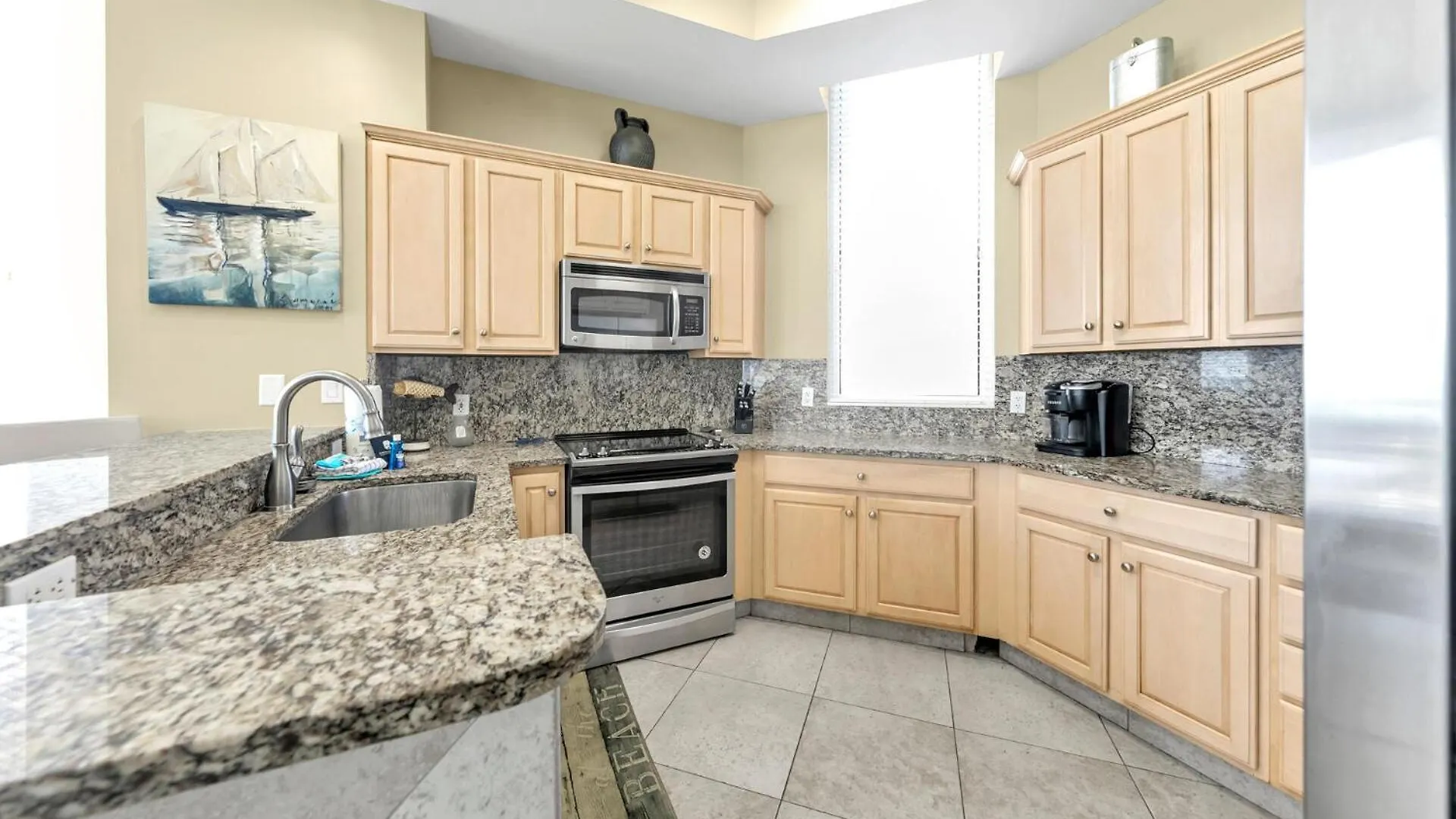 Beautiful Spacious Penthouse 2 Story Beach Front Condo Sleeps 12! Destin Holiday home
